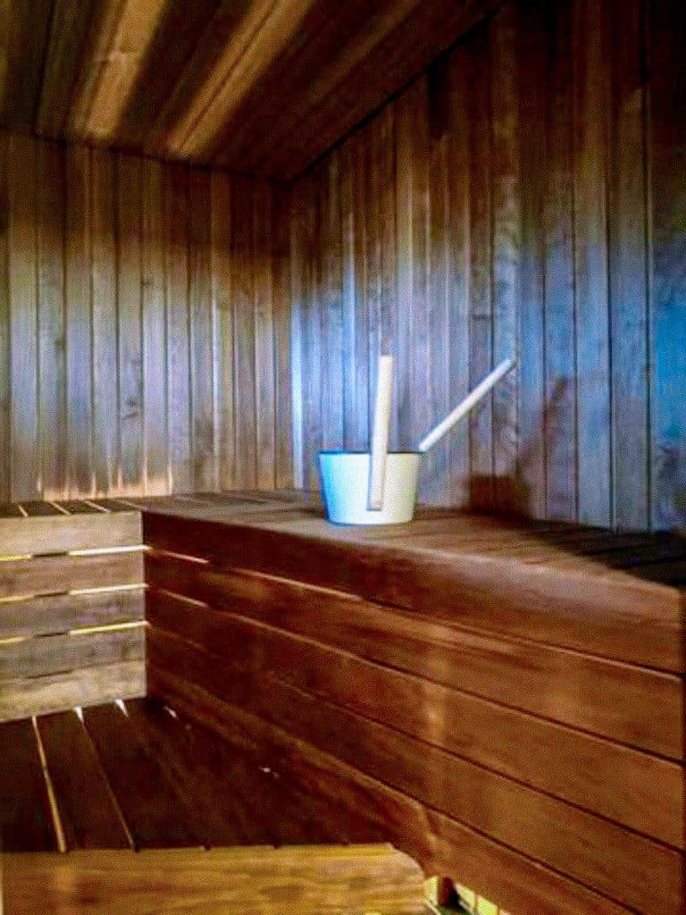 Vesihobu puhkemaja puidust saunaruum